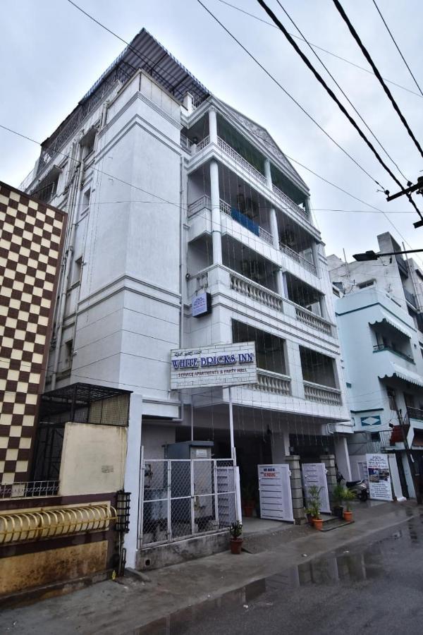 White Bricks Inn Бангалор Экстерьер фото
